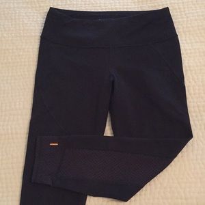 LIKE NEW Lucy crop leggings